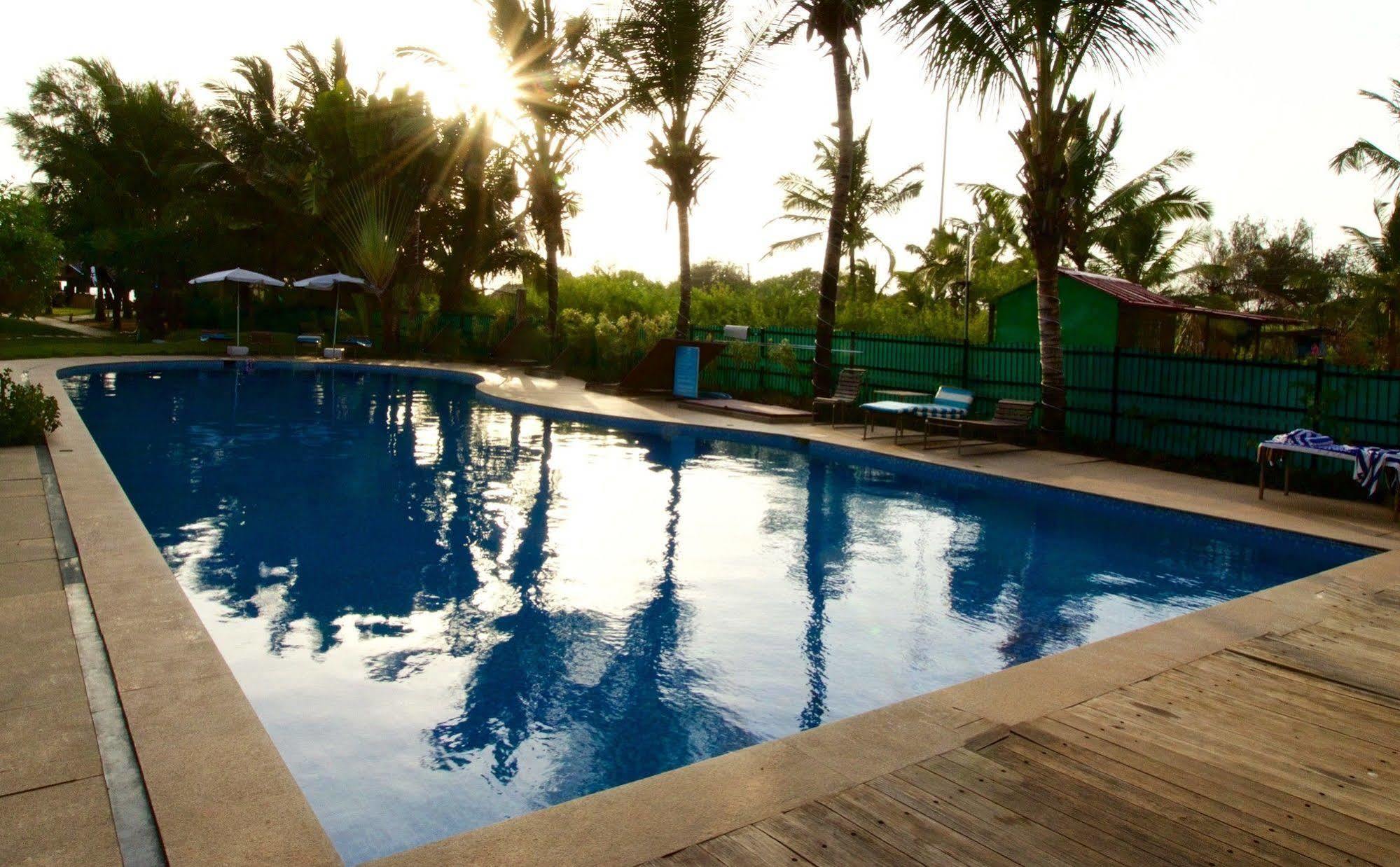 360° Beach Retreat Кандолим Екстериор снимка
